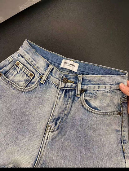 High-waisted jeans